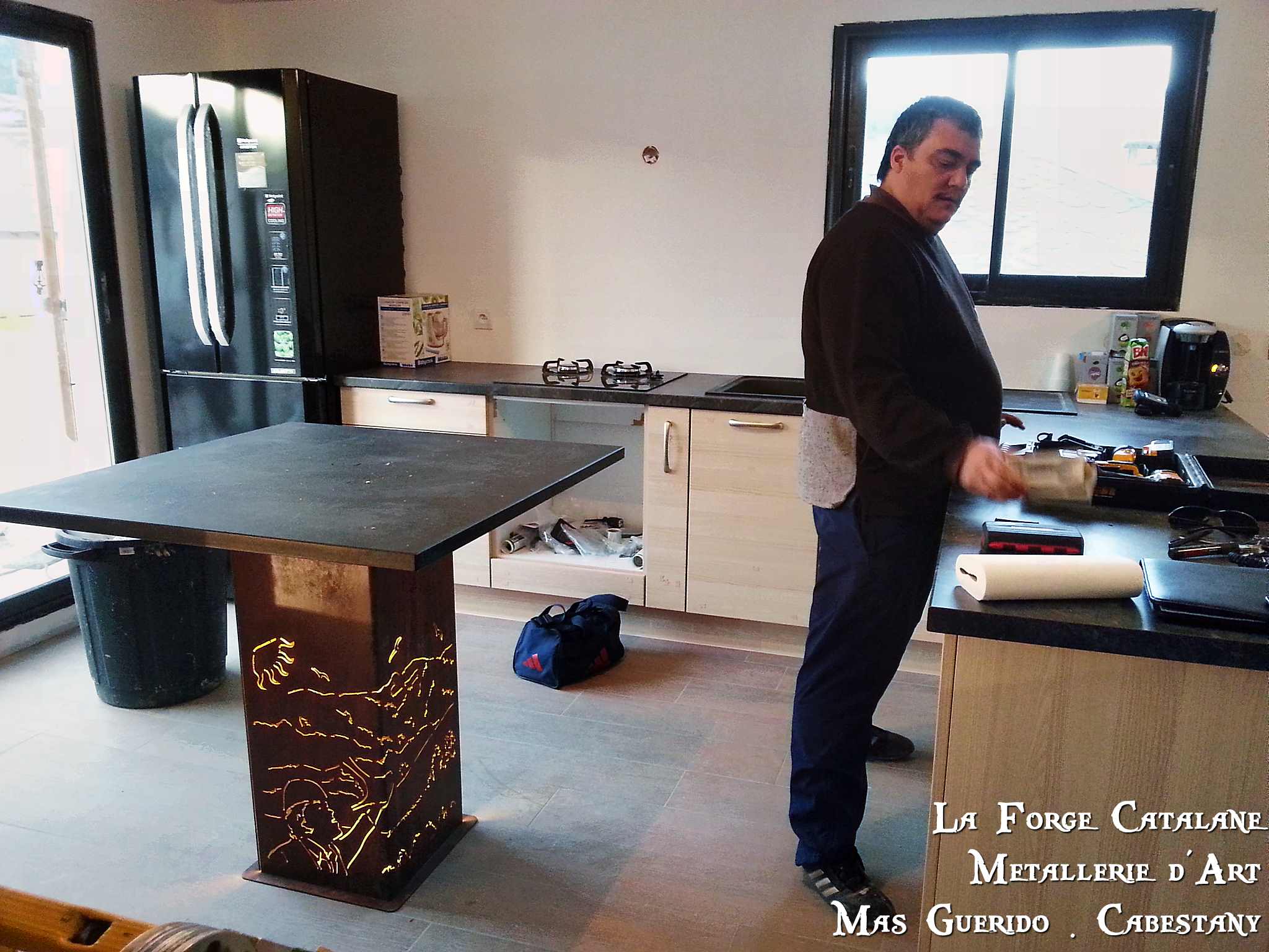 pied ilot central cuisine decoupe laser fer Forge Catalane Cabestany.jpg